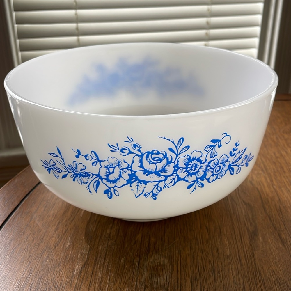 Vintage Federal Milk Glass Bowl Blue Flowers 2.5qt